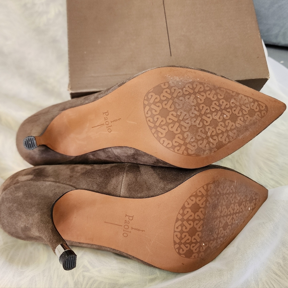 Paolo Women's Elegant Tan Suede Heels - Picture 5 of 7